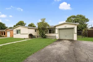 3931 Nw 32nd Ave Lauderdale Lakes, FL 33309 - MLS#A11893520