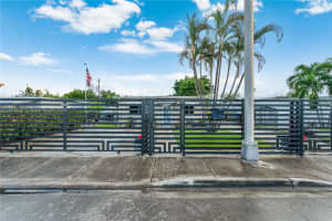 940 E 21st St, Hialeah