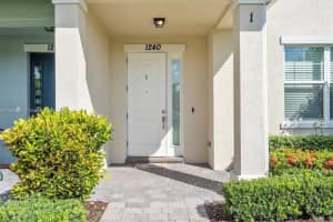 1240 Eucalyptus Dr 1 Hollywood, FL 33021 - MLS#A11893531