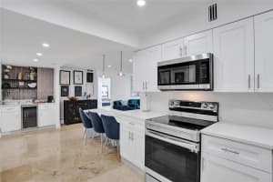 5225 Collins Ave 1411 Miami Beach, FL 33140 - MLS#A11893598