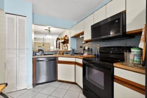 7701 W Baymeadows Cir 1093 Jacksonville, FL 32256 - Off Market