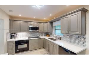 2121 Ne 62nd St Fort Lauderdale, FL 33308 - MLS#A11893716