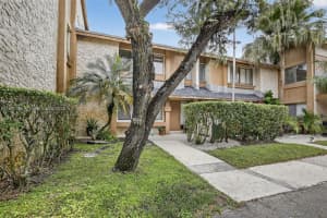 247 Wimbledon Lake Dr, Plantation
