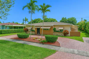 6760 Sw 48th St, Miami