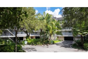 6815 Edgewater Dr 309, Coral Gables