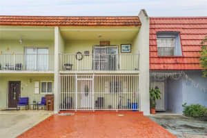 810 W 80th Pl, Hialeah