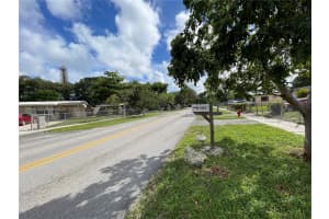 1854 Lauderdale Manor Dr Fort Lauderdale, FL 33311 - MLS#A11893971