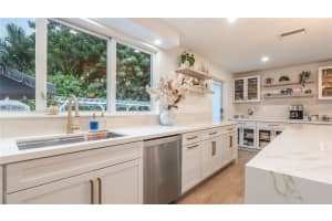 1015 Ne 119th St Biscayne Park, FL 33161 - MLS#A11894157