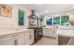 1015 Ne 119th St Biscayne Park, FL 33161 - MLS#A11894157