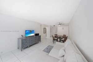 3000 Riomar St 308 Fort Lauderdale, FL 33304 - MLS#A11894235