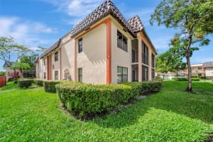 871 Ne 207th Ter 4-202, Miami