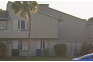 2144 Nw 57th Ave 14-b, Lauderhill