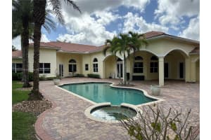 2273 Phoenix Ave Davie, FL 33324 - MLS#A11894516