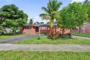 685 Ne 180th St, Miami