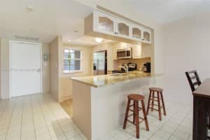 605 Oaks Dr 305, Pompano Beach
