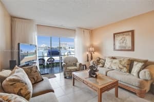 300 Golden Isles Dr 101 Hallandale Beach, FL 33009 - MLS#A11894780