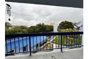9460 Fontainebleau Blvd 421, Miami