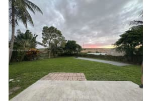2411 Sw 50th Ter Fort Lauderdale, FL 33317 - MLS#A11894876