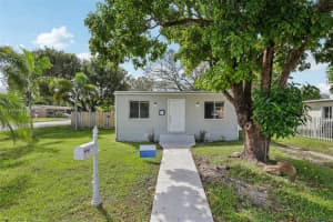5900 Sw 63rd St, South Miami