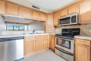1705 Whitehall Dr 401, Davie