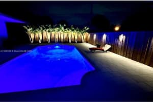 7321 Allen Dr, Hollywood