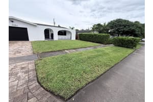 7321 Allen Dr Hollywood, FL 33024 - MLS#A11895198