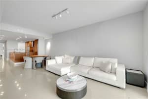 3801 Collins Ave 704 Miami Beach, FL 33140 - MLS#A11895292