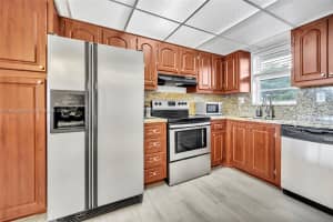 3300 W Rolling Hills Cir 307 Davie, FL 33328 - MLS#A11895296