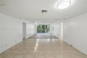 3850 Oaks Clubhouse Dr 307 Pompano Beach, FL 33069 - MLS#A11895358