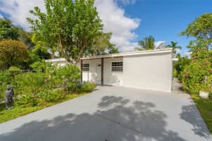 1585 Ne 139th St North Miami, FL 33161 - MLS#A11895486