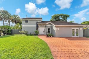 9110 S Lake Miramar Cir, Miramar