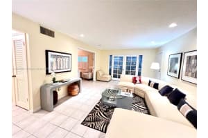 6385 Bay Club Dr 2 Fort Lauderdale, FL 33308 - MLS#A11895681