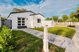 2101 Sw 16th Ter, Miami