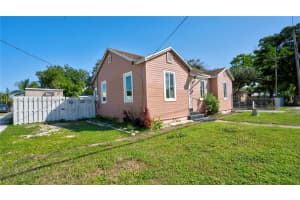 1023 N 25th Ave Hollywood, FL 33020 - Off Market