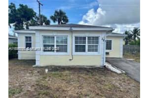 221 W 27th St 221 Riviera Beach, FL 33404 - MLS#A11895797