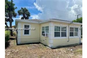 221 W 27th St 221 Riviera Beach, FL 33404 - MLS#A11895797