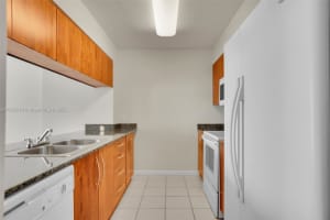 1200 Brickell Bay Dr 2821 Miami, FL 33131 - MLS#A11895876