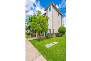 4963 Nw 83rd Path 4963 Doral, FL 33166 - MLS#A11895912
