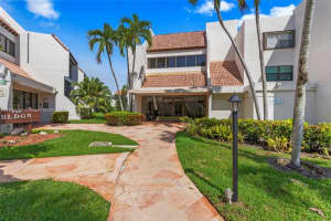 301 Racquet Club Rd 103, Weston