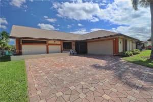 1351 Nw 114th Ave Pembroke Pines, FL 33026 - MLS#A11896097