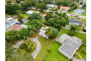 28 Ne 164th St, Miami