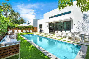 520 Nw 41st St, Miami