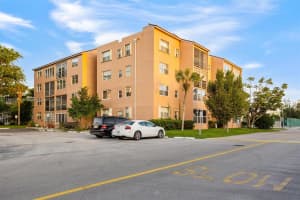 2861 Somerset Dr 203 Lauderdale Lakes, FL 33311 - MLS#A11896258