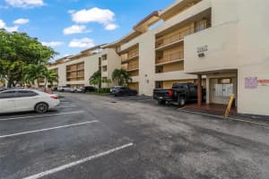 8860 Fontainebleau Blvd 304 Miami, FL 33172 - MLS#A11896292
