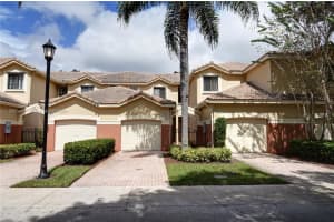 3873 Tree Top Dr, Weston
