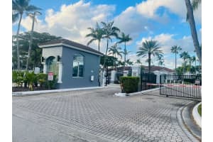 9645 Nw 1st Ct. 1-305 Pembroke Pines, FL 33024 - MLS#A11896396