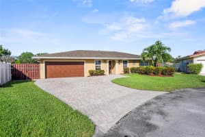 835 W Plantation Cir Plantation, FL 33324 - MLS#A11896441