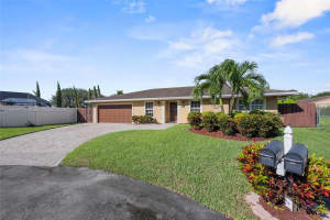 835 W Plantation Cir Plantation, FL 33324 - MLS#A11896441