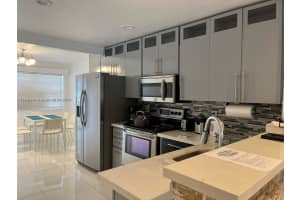 6431 Hayes St 2 Hollywood, FL 33024 - MLS#A11896468