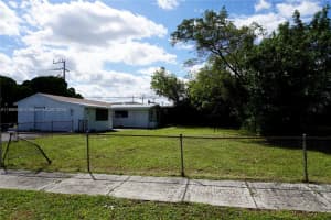 6200 Fletcher St Hollywood, FL 33023 - MLS#A11896535